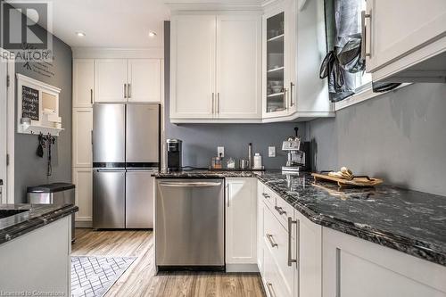 6 Peter Street, Hamilton, ON - Indoor Photo Showing Kitchen With Upgraded Kitchen