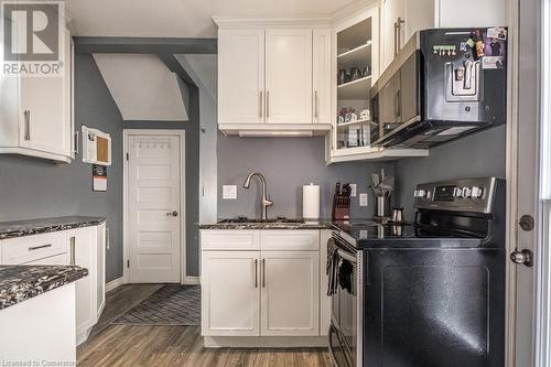 6 Peter Street, Hamilton, ON - Indoor Photo Showing Kitchen