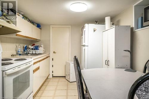 6 Peter Street, Hamilton, ON - Indoor Photo Showing Kitchen