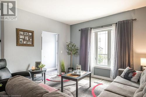 6 Peter Street, Hamilton, ON - Indoor Photo Showing Living Room