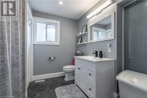 38 Jacobson Avenue, St. Catharines, ON - Indoor Photo Showing Bathroom