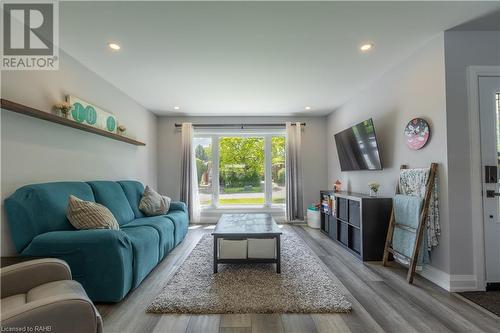 38 Jacobson Avenue, St. Catharines, ON - Indoor Photo Showing Living Room