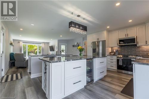 38 Jacobson Avenue, St. Catharines, ON - Indoor Photo Showing Kitchen With Upgraded Kitchen