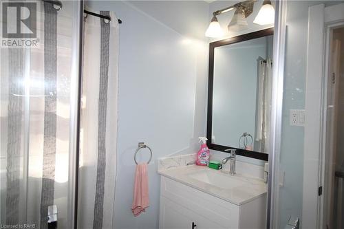 701 Wilson Street, Hamilton, ON - Indoor Photo Showing Bathroom