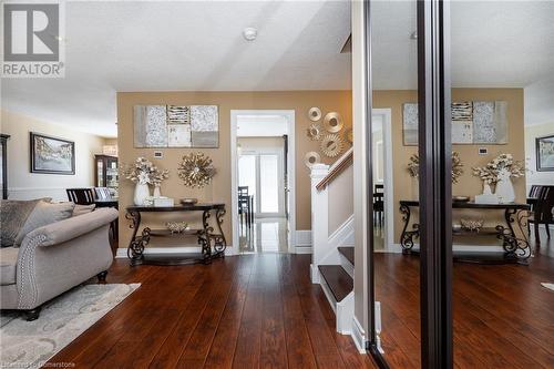 674 Laurier Avenue, Milton, ON - Indoor Photo Showing Living Room