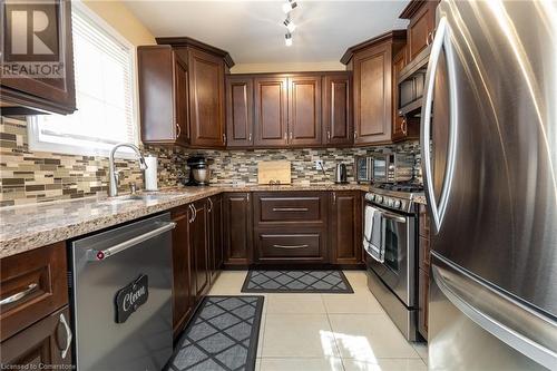 674 Laurier Avenue, Milton, ON - Indoor Photo Showing Kitchen With Upgraded Kitchen