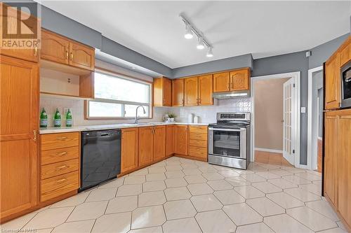 183 Federal Street, Stoney Creek, ON - Indoor Photo Showing Kitchen