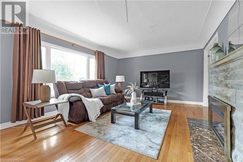 183 Federal Street, Stoney Creek, ON - Indoor Photo Showing Living Room