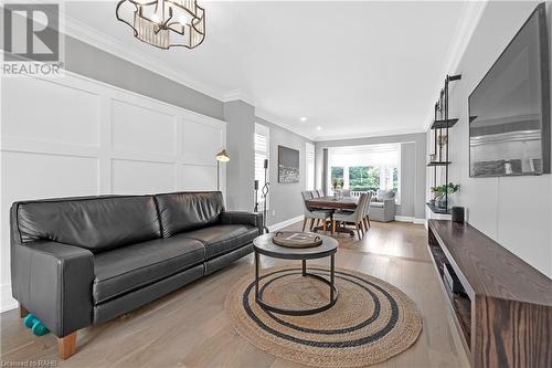 2107 Country Club Drive, Burlington, ON - Indoor Photo Showing Living Room