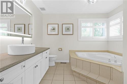 2107 Country Club Drive, Burlington, ON - Indoor Photo Showing Bathroom