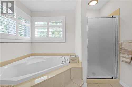 2107 Country Club Drive, Burlington, ON - Indoor Photo Showing Bathroom