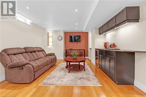 5646 Roseville Court, Burlington, ON - Indoor Photo Showing Living Room