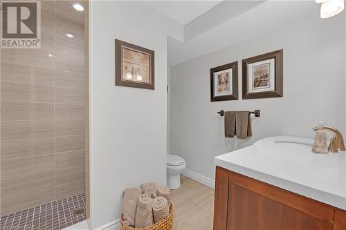 5646 Roseville Court, Burlington, ON - Indoor Photo Showing Bathroom