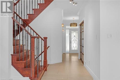 5646 Roseville Court, Burlington, ON - Indoor Photo Showing Other Room