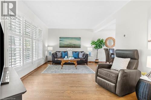 So much sunlight - 1340 Humphreys Crescent, Burlington, ON - Indoor Photo Showing Living Room