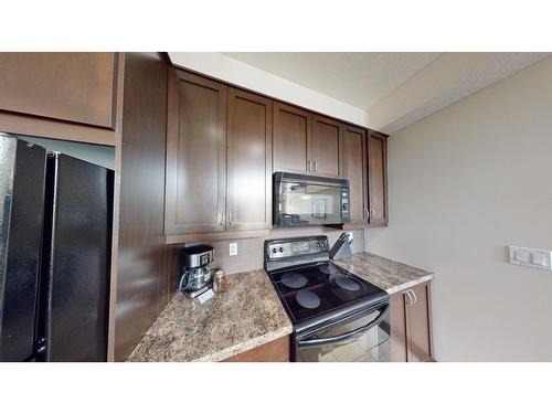 415 - 1500 Mcdonald Avenue, Fernie, BC - Indoor Photo Showing Kitchen