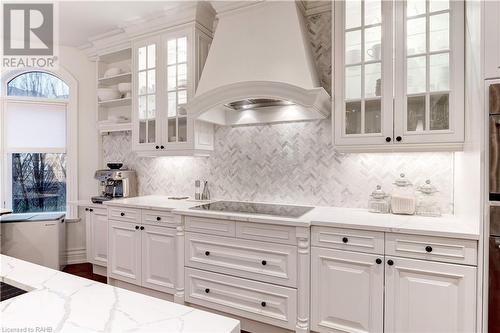 2214 Hampstead Road, Oakville, ON - Indoor Photo Showing Kitchen With Upgraded Kitchen