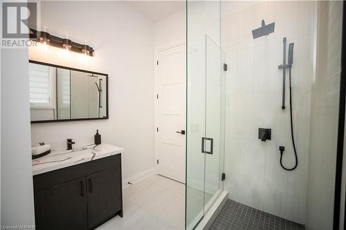 11 Primrose Street, Pelham, ON - Indoor Photo Showing Bathroom