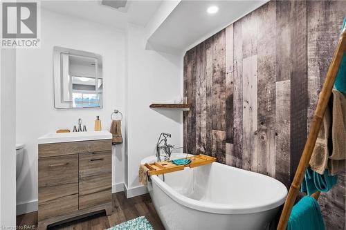 54 Runcorn Street, St. Catharines, ON - Indoor Photo Showing Bathroom