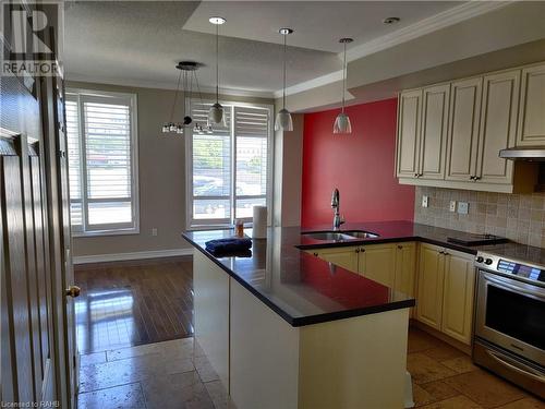 96 Nelson Street W Unit# 31, Oakville, ON - Indoor Photo Showing Kitchen With Stainless Steel Kitchen With Double Sink With Upgraded Kitchen