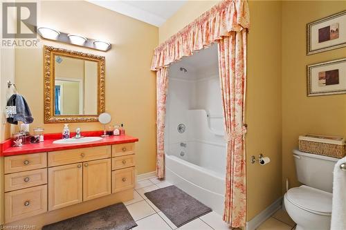 99 Willowlanding Court, Welland, ON - Indoor Photo Showing Bathroom