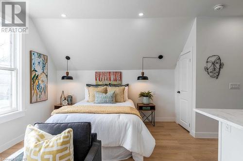 49 Edward Street, London, ON - Indoor Photo Showing Bedroom