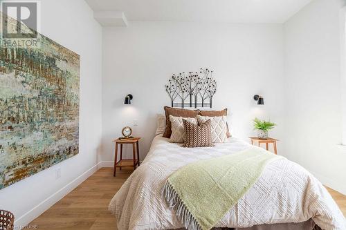 49 Edward Street, London, ON - Indoor Photo Showing Bedroom