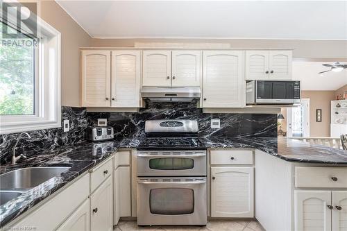 956 Lynden Road, Hamilton, ON - Indoor Photo Showing Kitchen