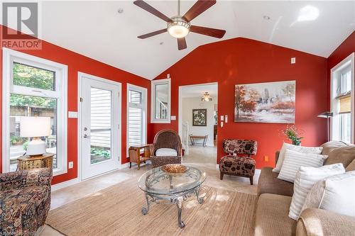 956 Lynden Road, Hamilton, ON - Indoor Photo Showing Living Room