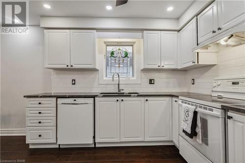 1150 Skyview Drive Unit# 18, Burlington, ON - Indoor Photo Showing Kitchen