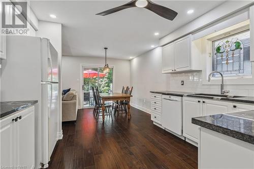 1150 Skyview Drive Unit# 18, Burlington, ON - Indoor Photo Showing Kitchen With Upgraded Kitchen