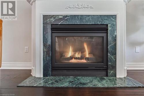 1150 Skyview Drive Unit# 18, Burlington, ON - Indoor Photo Showing Living Room With Fireplace