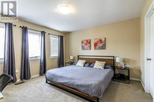 16 Newport Crescent, Hamilton, ON - Indoor Photo Showing Bedroom