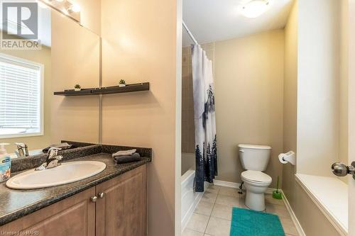 16 Newport Crescent, Hamilton, ON - Indoor Photo Showing Bathroom