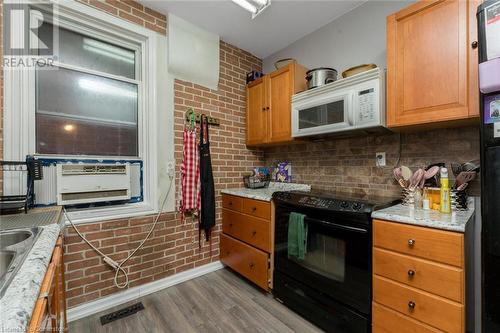 236 Grosvenor Avenue N, Hamilton, ON - Indoor Photo Showing Kitchen