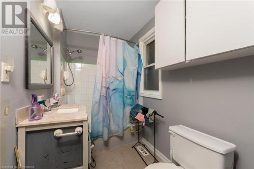 236 Grosvenor Avenue N, Hamilton, ON - Indoor Photo Showing Bathroom