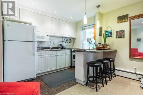 40 Robinson Street Unit# 307, Hamilton, ON - Indoor Photo Showing Kitchen