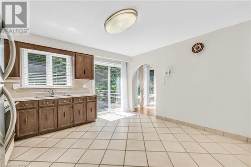 740 Greenhill Avenue, Hamilton, ON - Indoor Photo Showing Kitchen