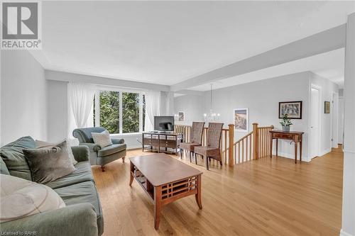 740 Greenhill Avenue, Hamilton, ON - Indoor Photo Showing Living Room