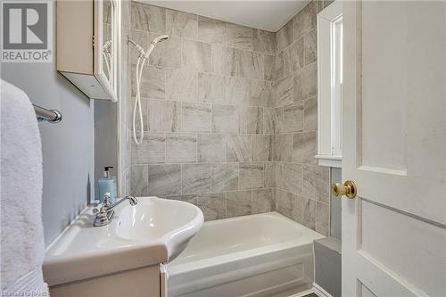 167 Balsam Avenue S, Hamilton, ON - Indoor Photo Showing Bathroom