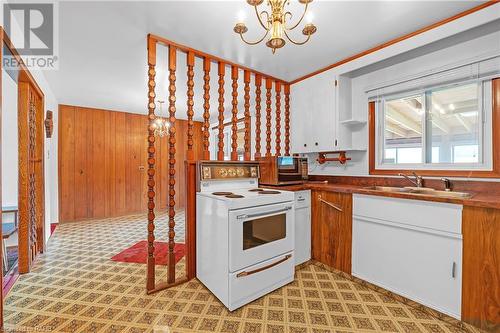 42 Deerhurst Road, Stoney Creek, ON - Indoor Photo Showing Kitchen With Double Sink