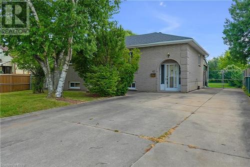 42 Deerhurst Road, Stoney Creek, ON - Outdoor