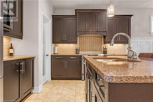 22 Creekside Drive, Niagara-On-The-Lake, ON - Indoor Photo Showing Kitchen With Double Sink