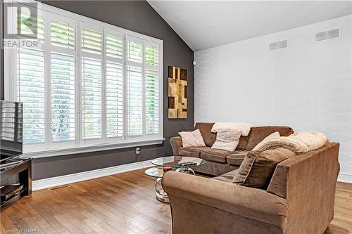 22 Creekside Drive, Niagara-On-The-Lake, ON - Indoor Photo Showing Living Room