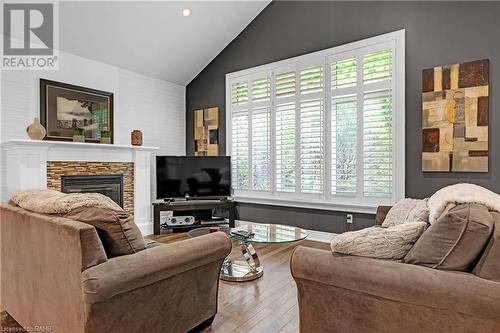 22 Creekside Drive, Niagara-On-The-Lake, ON - Indoor Photo Showing Living Room With Fireplace