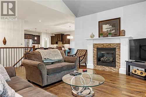 22 Creekside Drive, Niagara-On-The-Lake, ON - Indoor Photo Showing Living Room With Fireplace