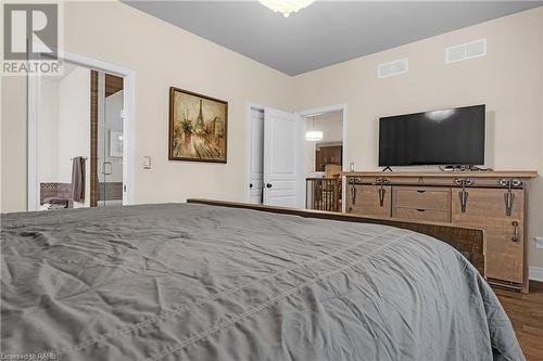 22 Creekside Drive, Niagara-On-The-Lake, ON - Indoor Photo Showing Bedroom