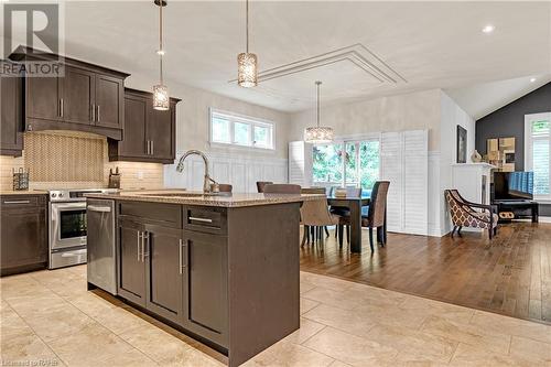 22 Creekside Drive, Niagara-On-The-Lake, ON - Indoor Photo Showing Kitchen With Upgraded Kitchen