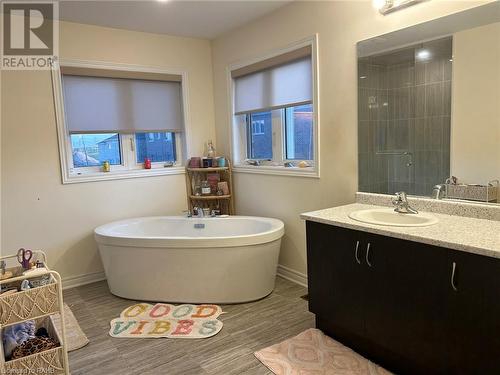 Gorgeous primary bedroom ensuite bath #2 - 37 Homestead Way Unit# Upper, Thorold, ON - Indoor Photo Showing Bathroom