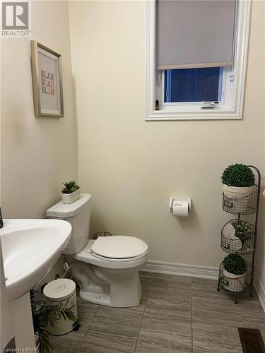 Main floor powder room - 37 Homestead Way Unit# Upper, Thorold, ON - Indoor Photo Showing Bathroom